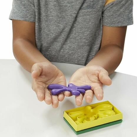 Play-Doh Vacuum and Clean Up F3642